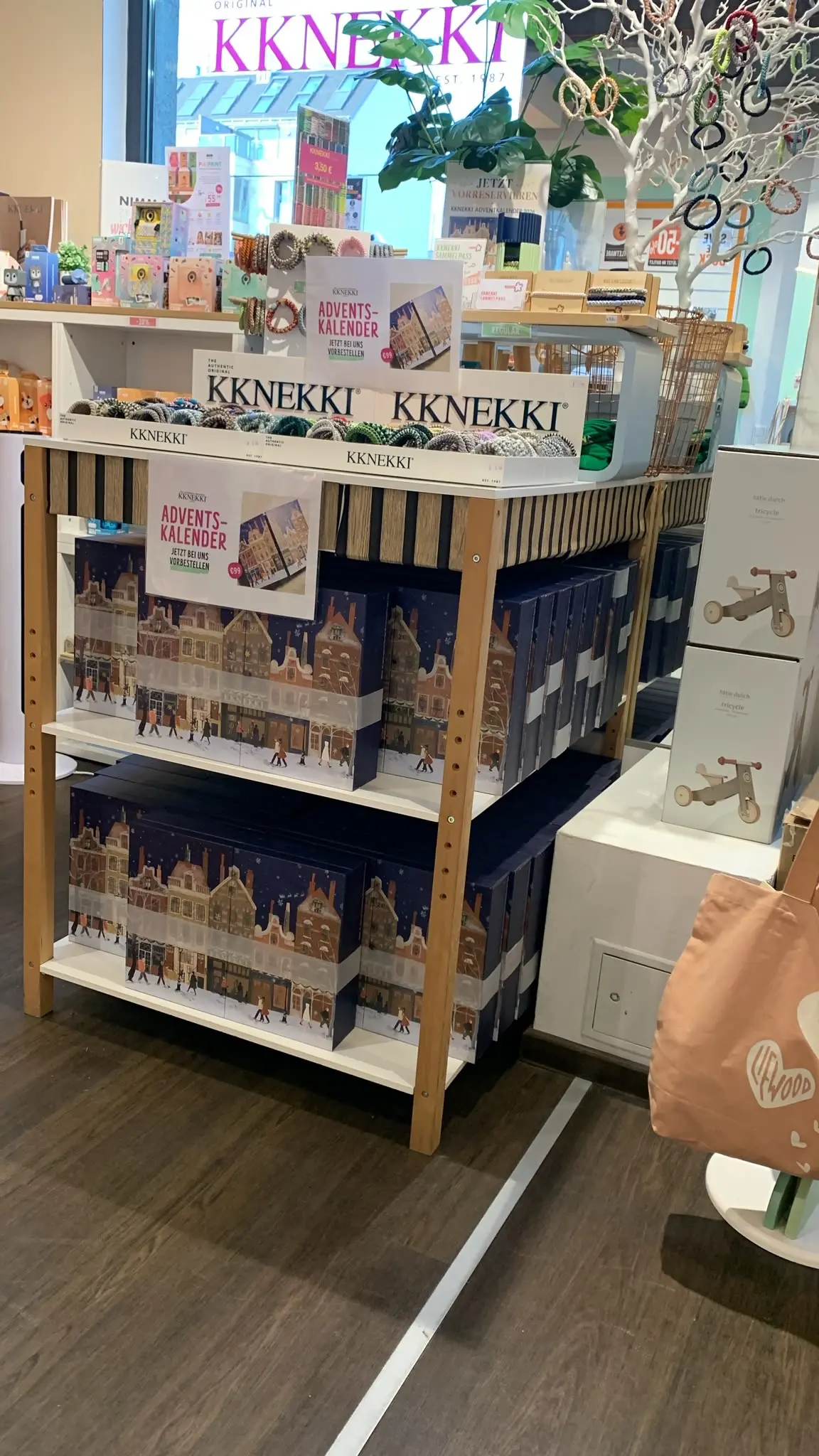 Kknekki Adventskalender 2026 und Kknekki Haargummis bei Augenstern in Wien